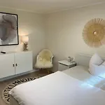 Stylische In Ruhiger Lage, Sehr Messenah