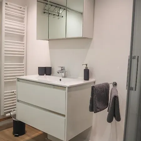 Apartmán Stylische In Ruhiger Lage, Sehr Messenah